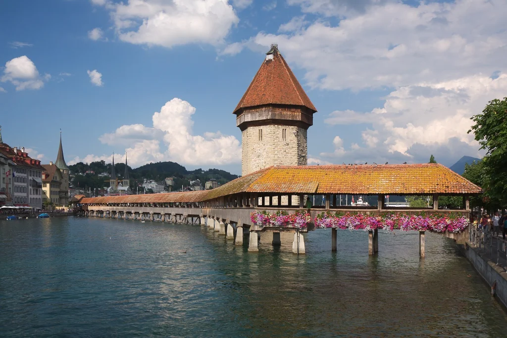 Die Kapellbrücke über die Reuss in Luzern